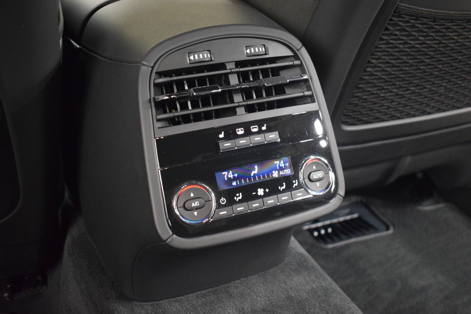 Thumbnail: 2024 Maserati Quattroporte - 21