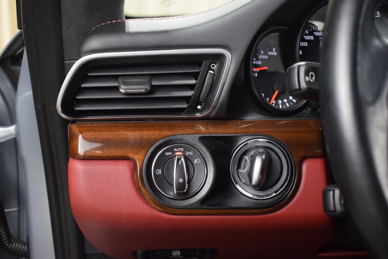 Thumbnail: 2017 Porsche 911 - 27