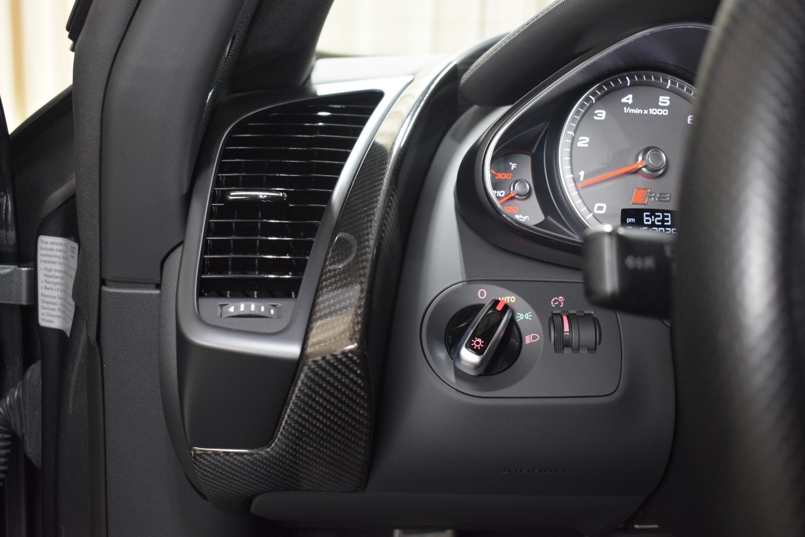 Thumbnail: 2014 Audi R8 - 27