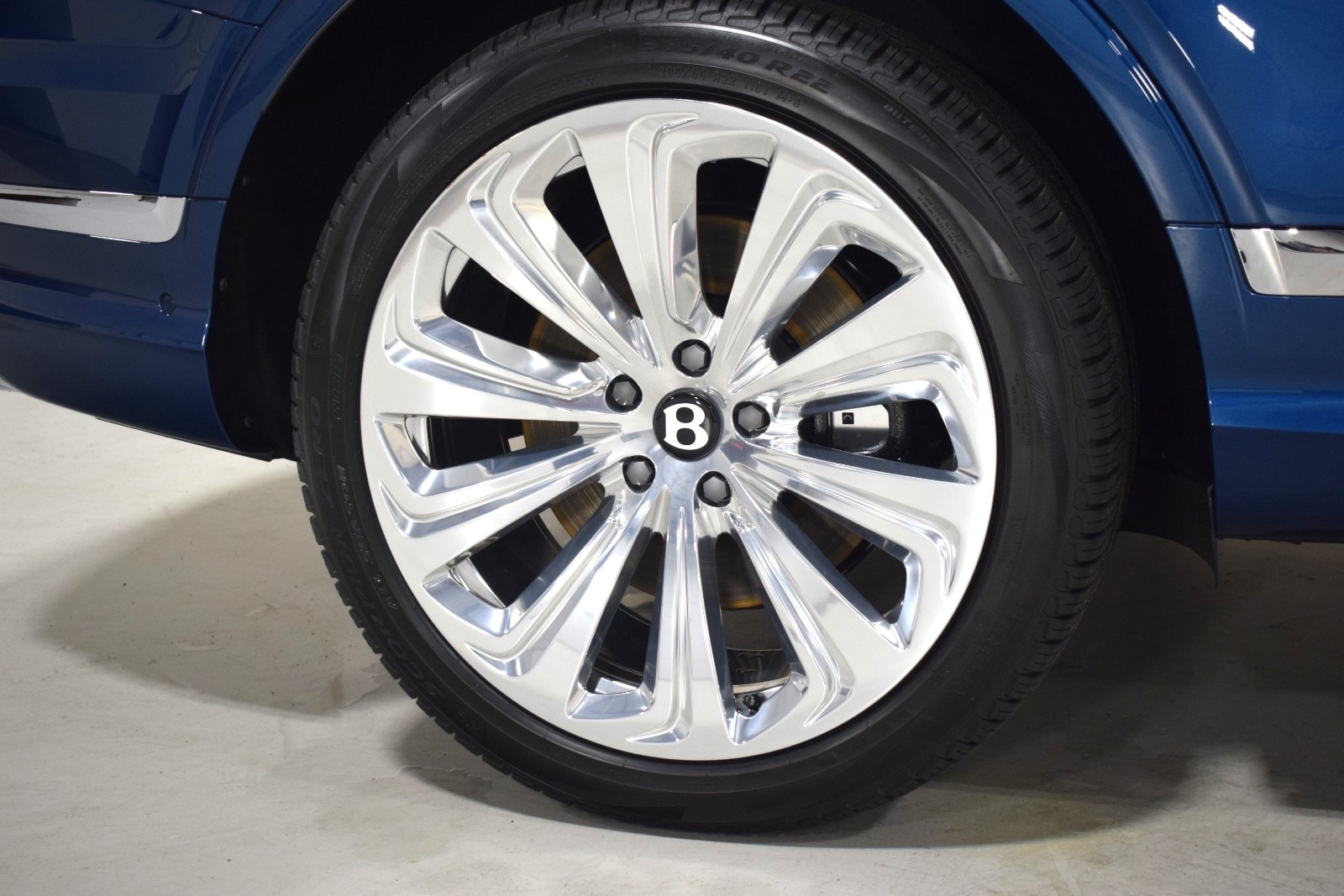 Thumbnail: 2024 Bentley Bentayga - 6