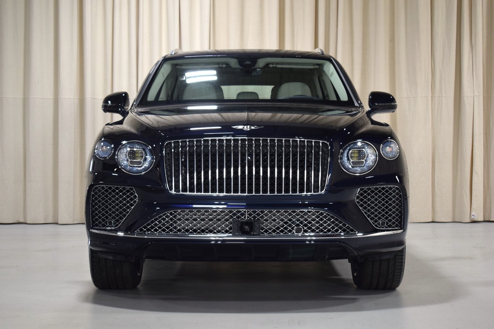 Thumbnail: 2025 Bentley Bentayga - 12