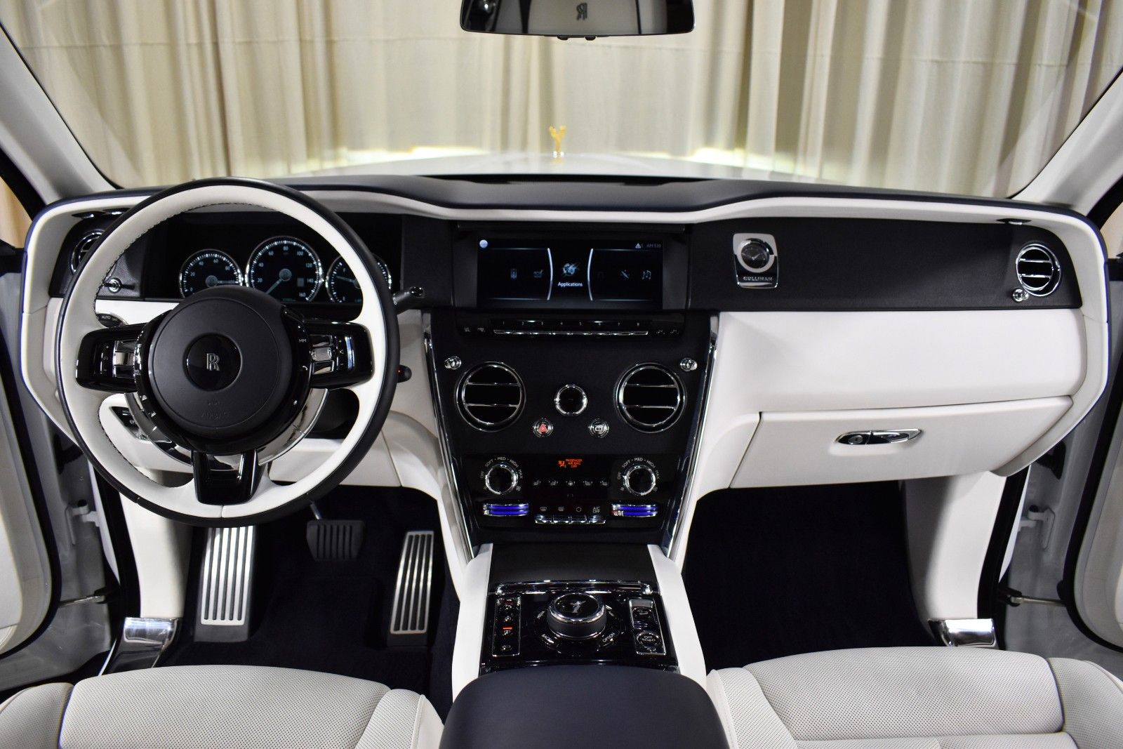 Thumbnail: 2024 Rolls-Royce Cullinan - 4