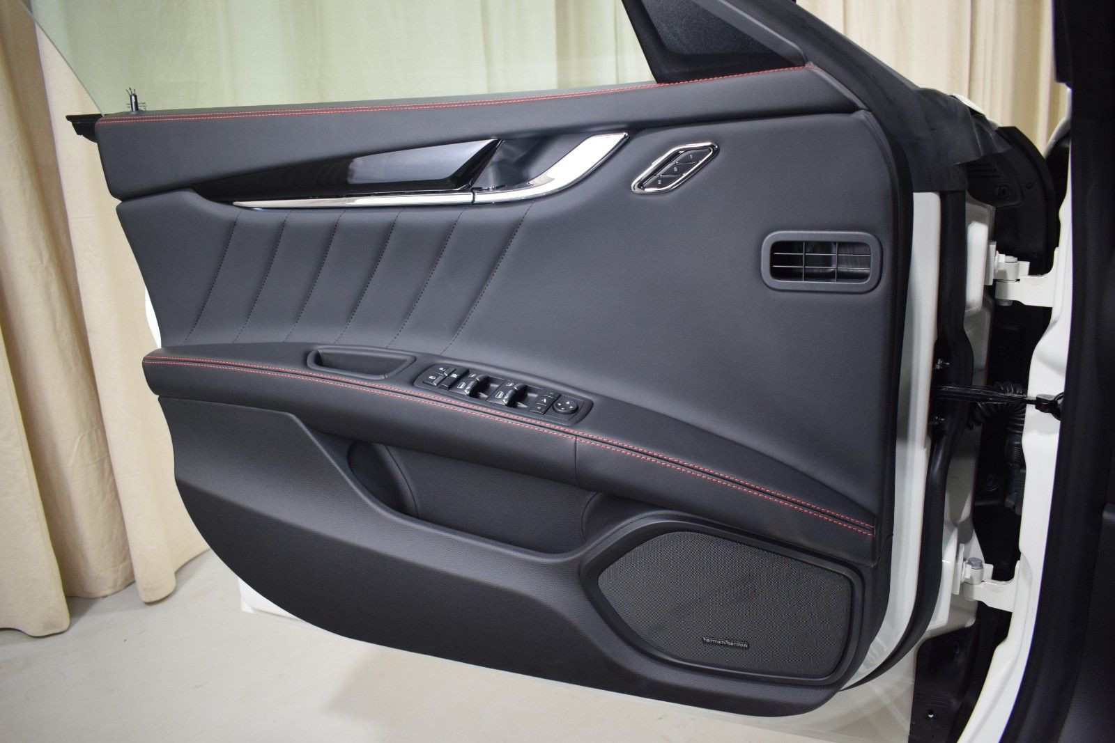 Thumbnail: 2024 Maserati Quattroporte - 38