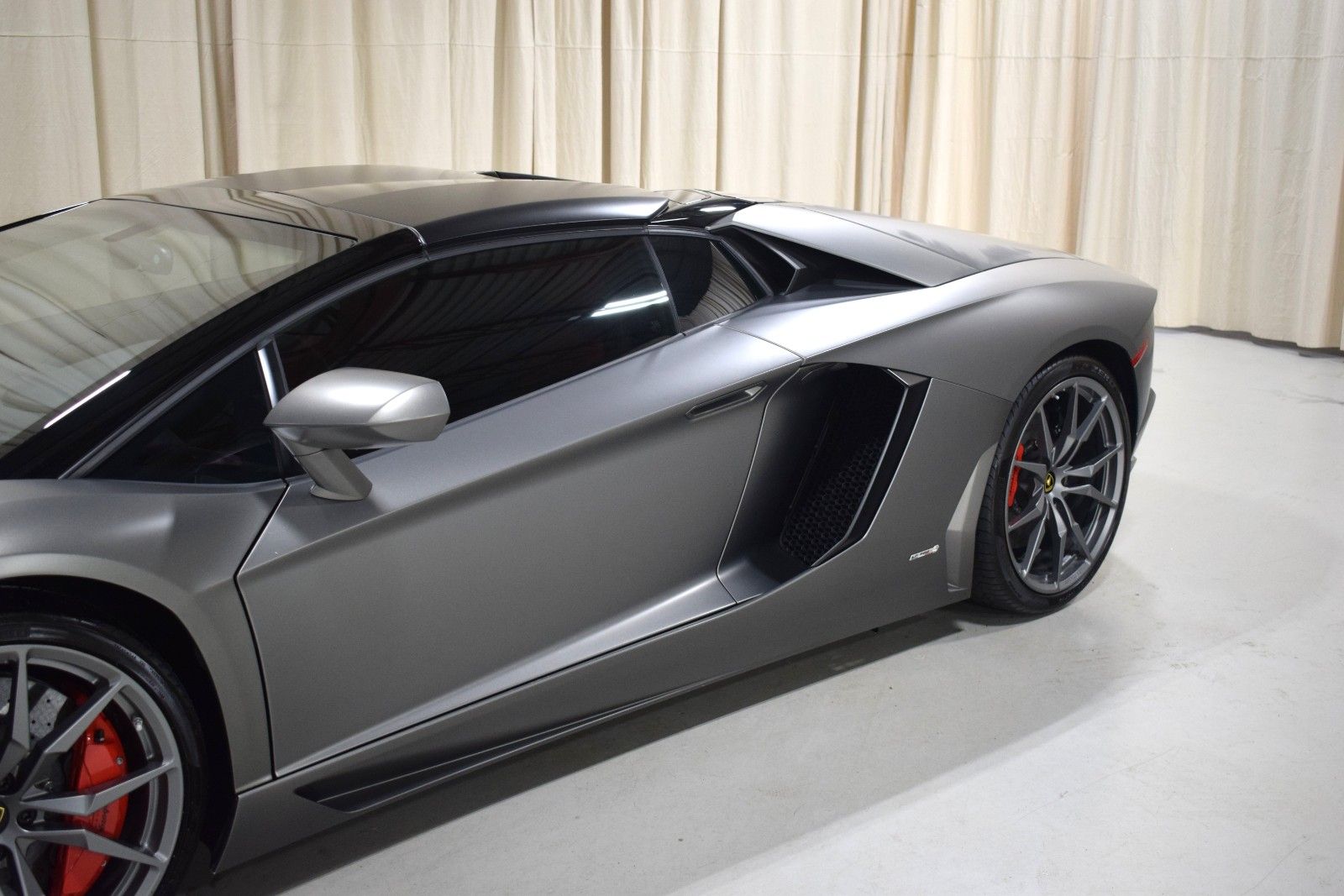 Thumbnail: 2016 Lamborghini Aventador - 2