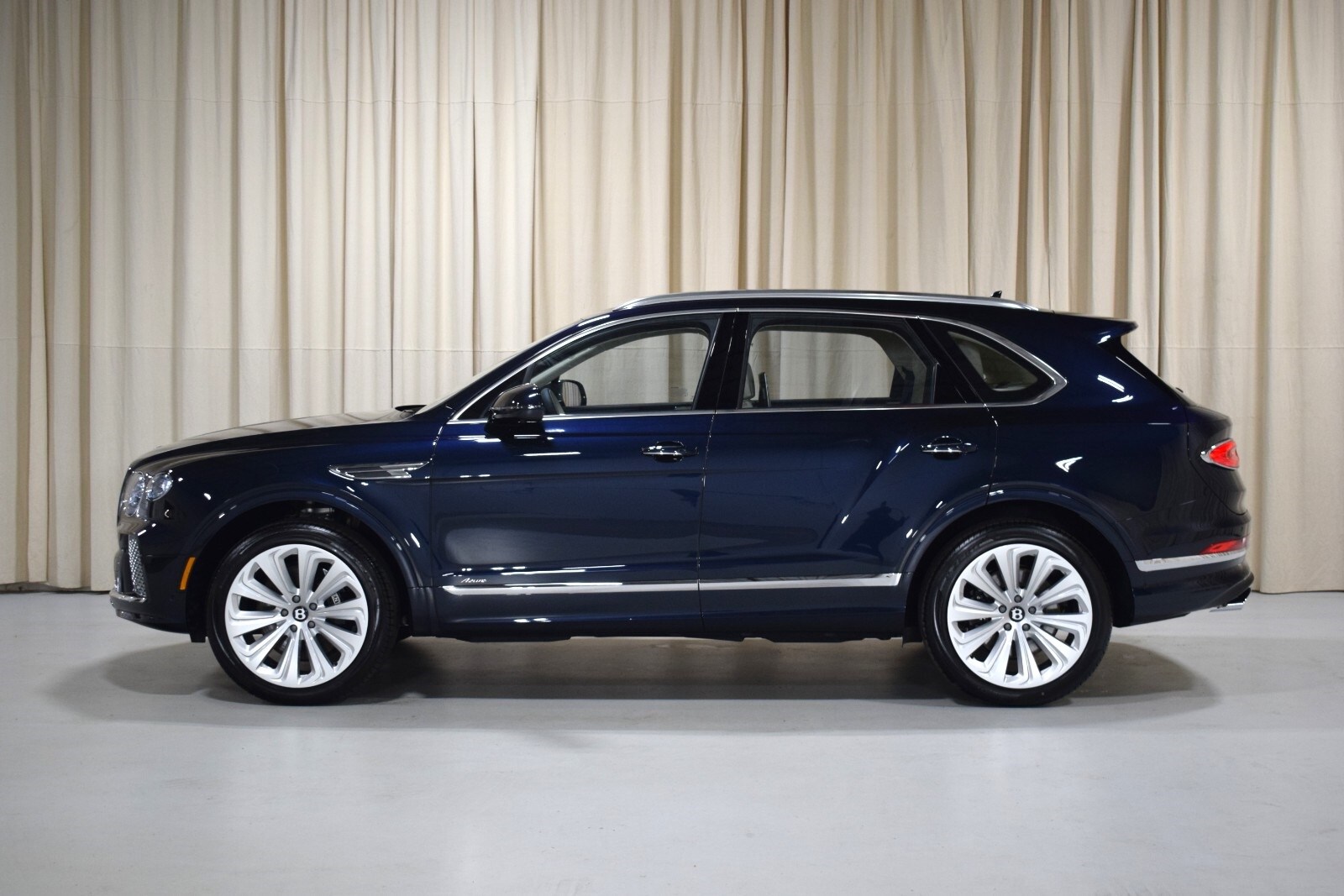 Thumbnail: 2025 Bentley Bentayga - 16