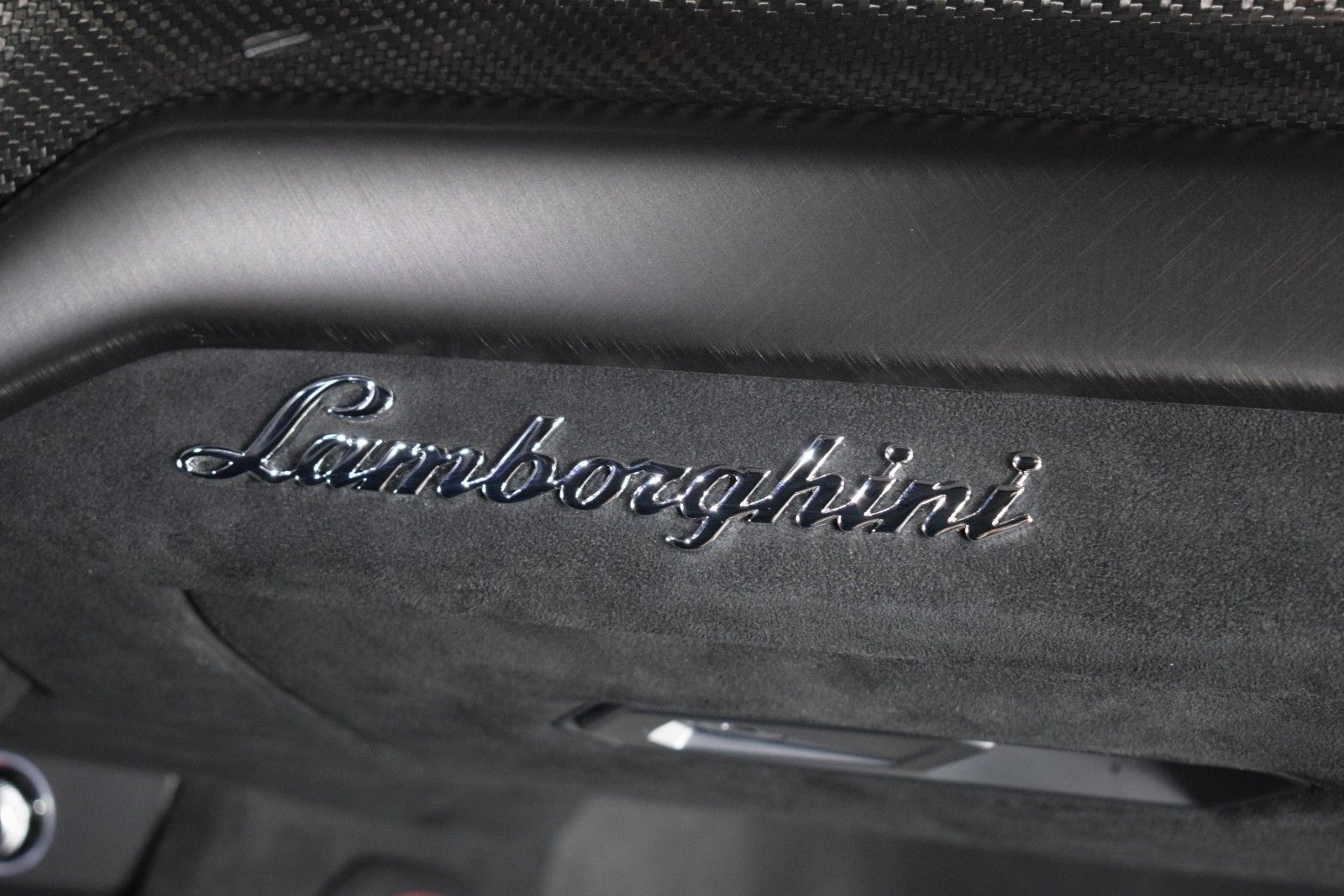 Thumbnail: 2024 Lamborghini Urus - 25