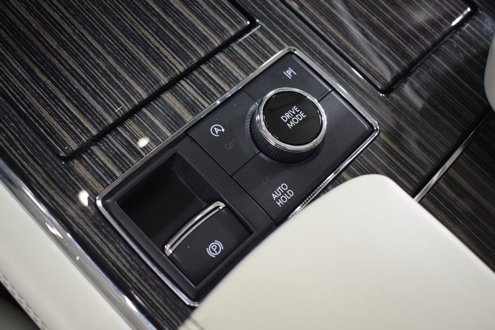 Thumbnail: 2023 Lincoln Navigator - 37