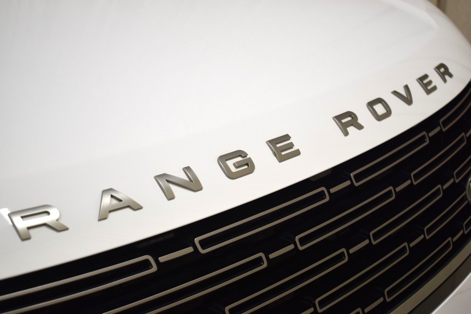 Thumbnail: 2023 Land Rover Range Rover - 3