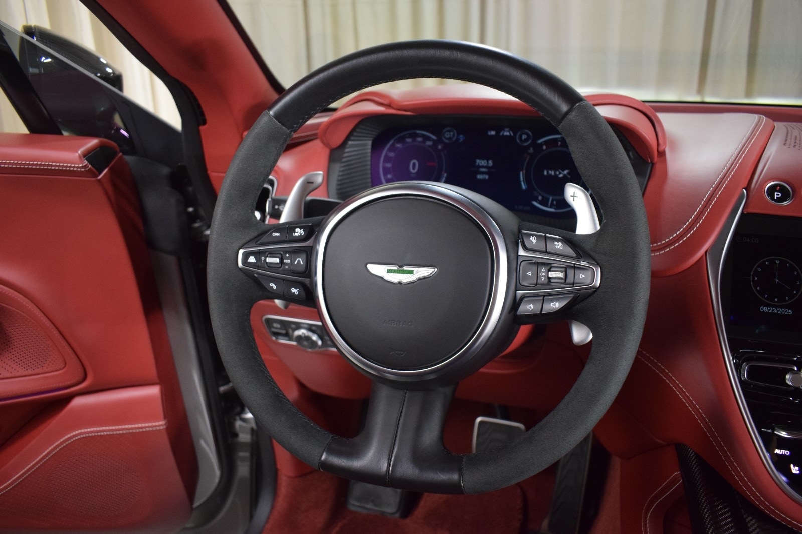 Thumbnail: 2023 Aston Martin DBX - 25