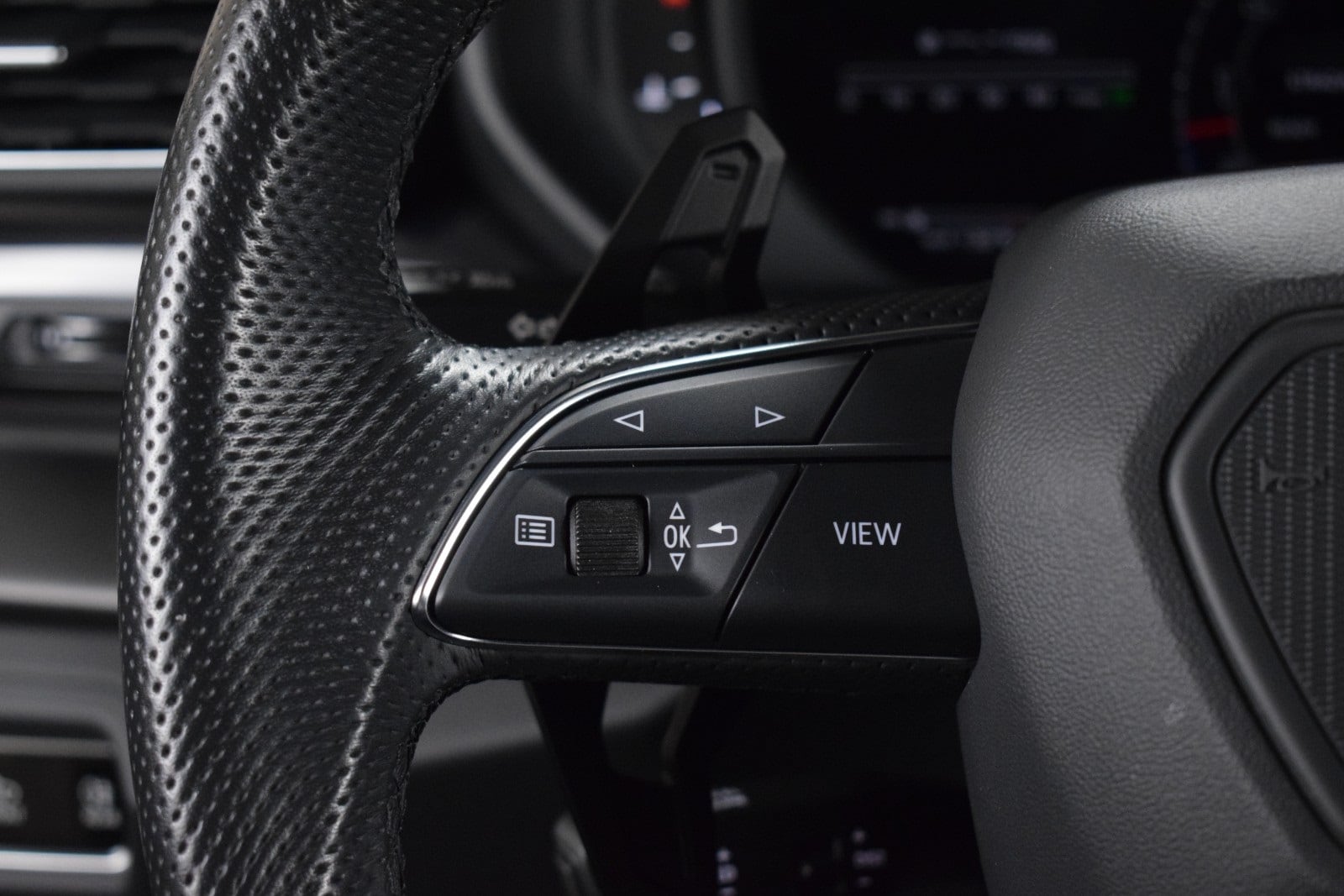 Thumbnail: 2023 Lamborghini Urus - 27