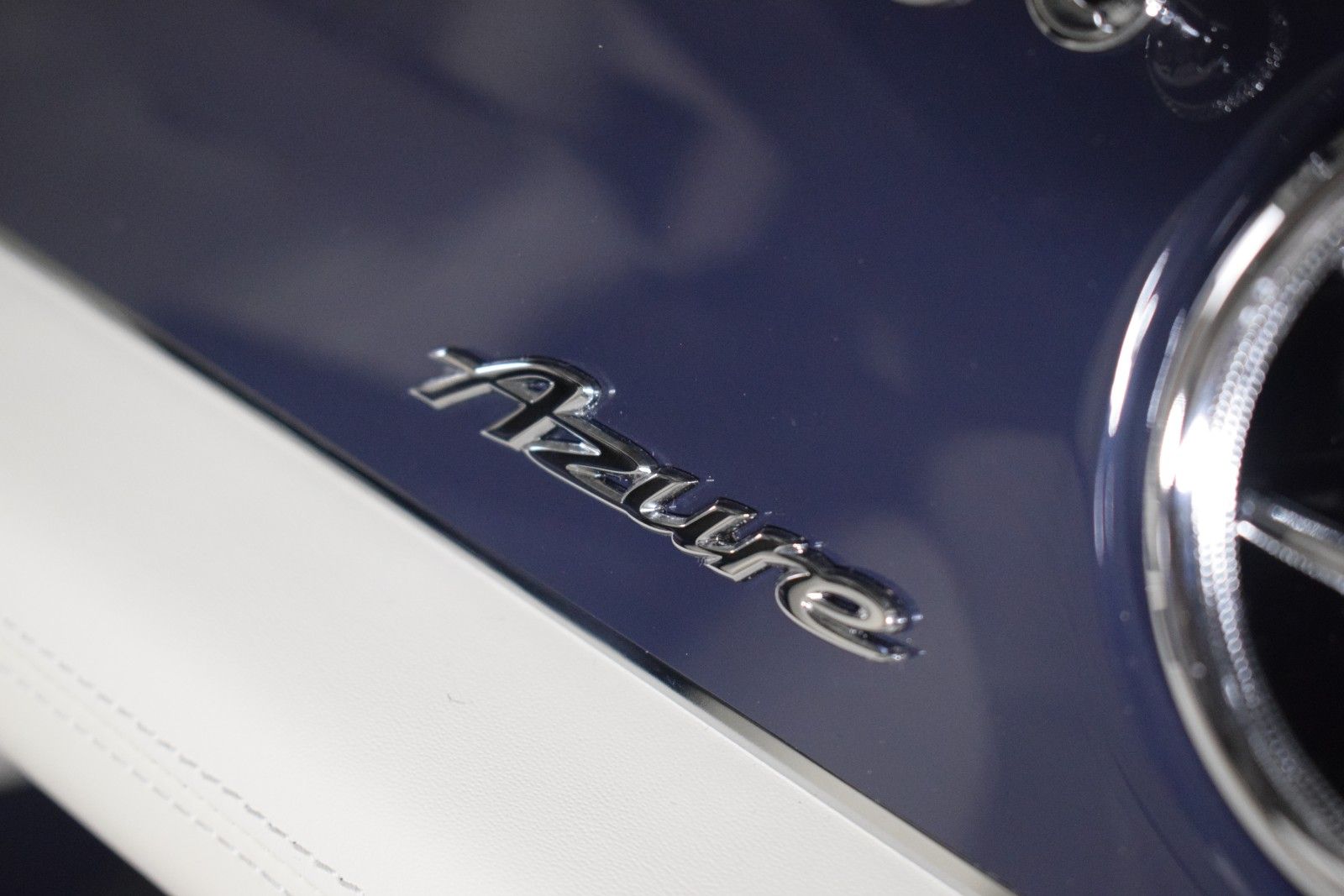 Thumbnail: 2025 Bentley Bentayga - 27