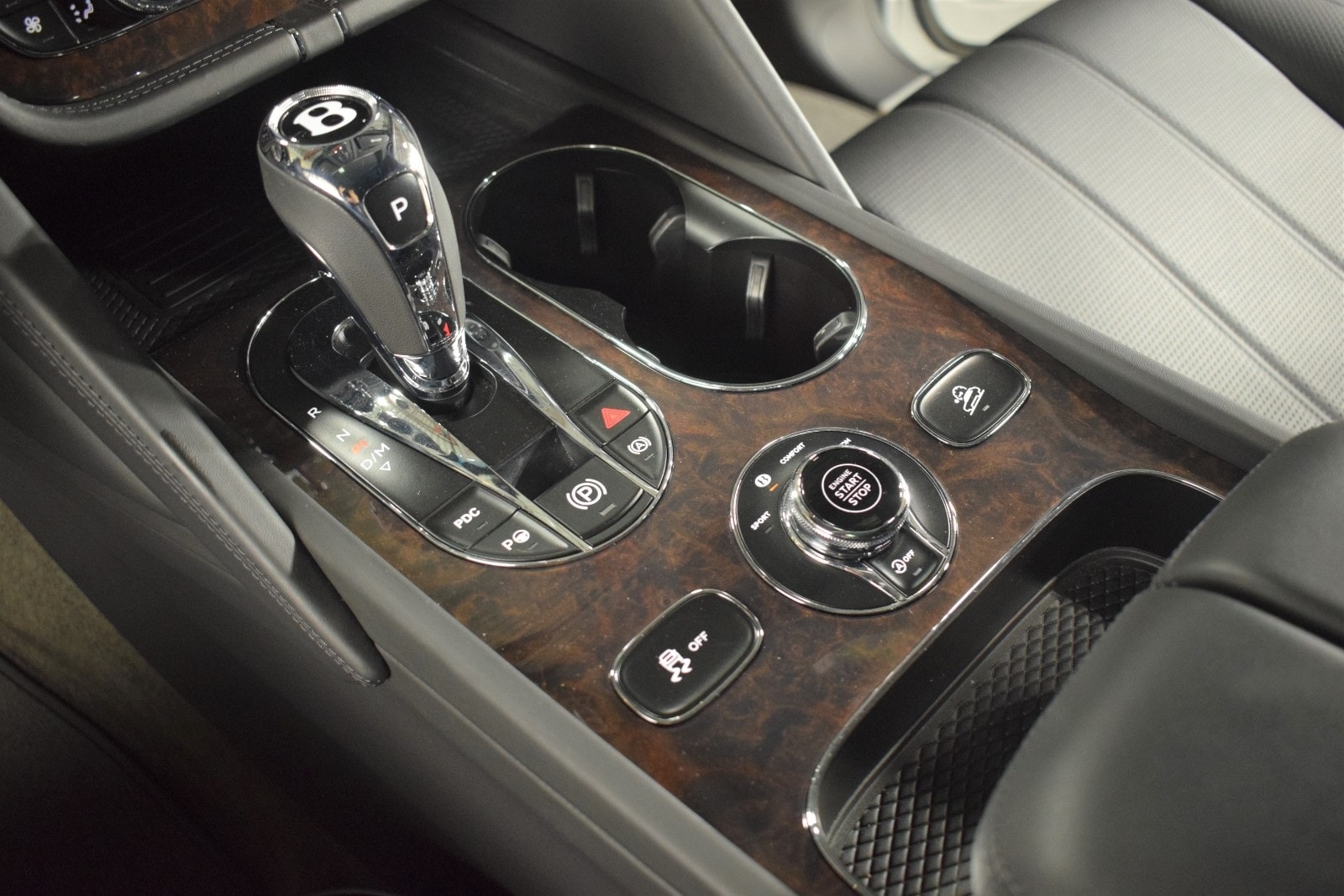 2021 Bentley Bentayga  38