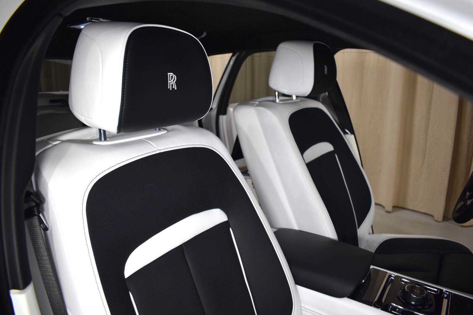 Thumbnail: 2022 Rolls-Royce Ghost - 21