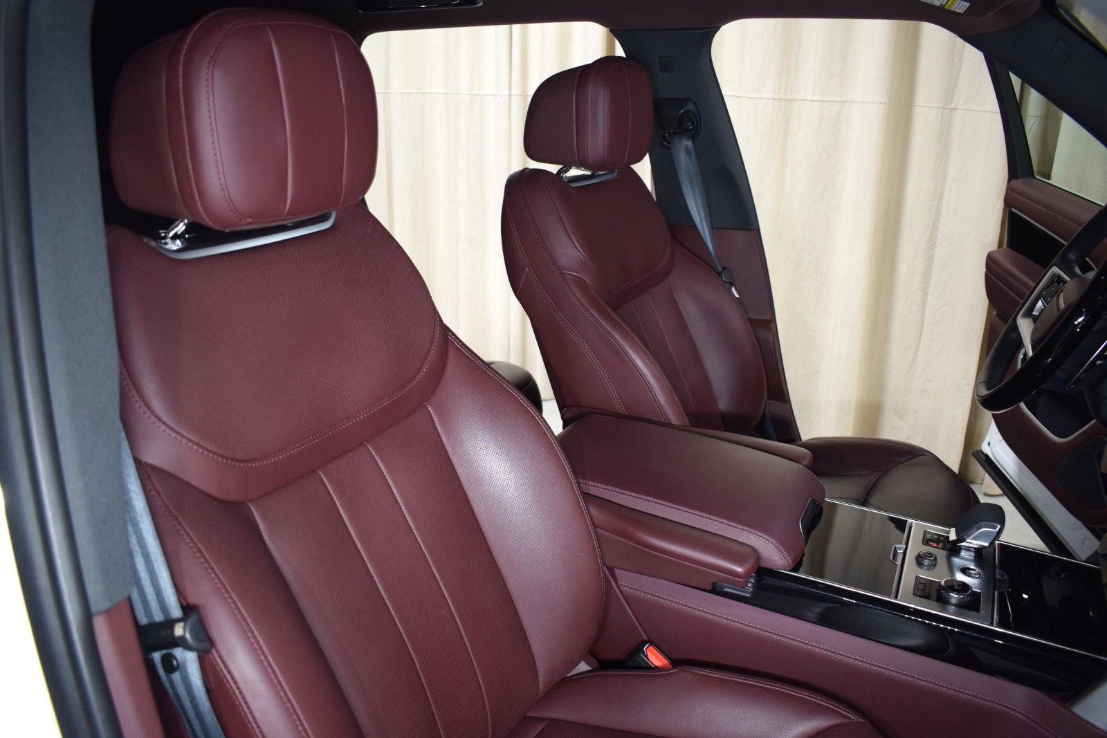 Thumbnail: 2023 Land Rover Range Rover - 22