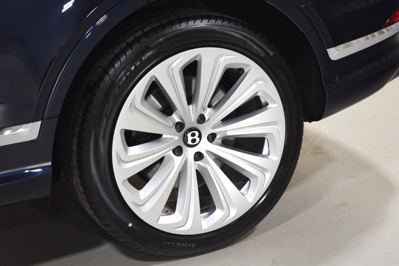 Thumbnail: 2026 Bentley Bentayga - 18