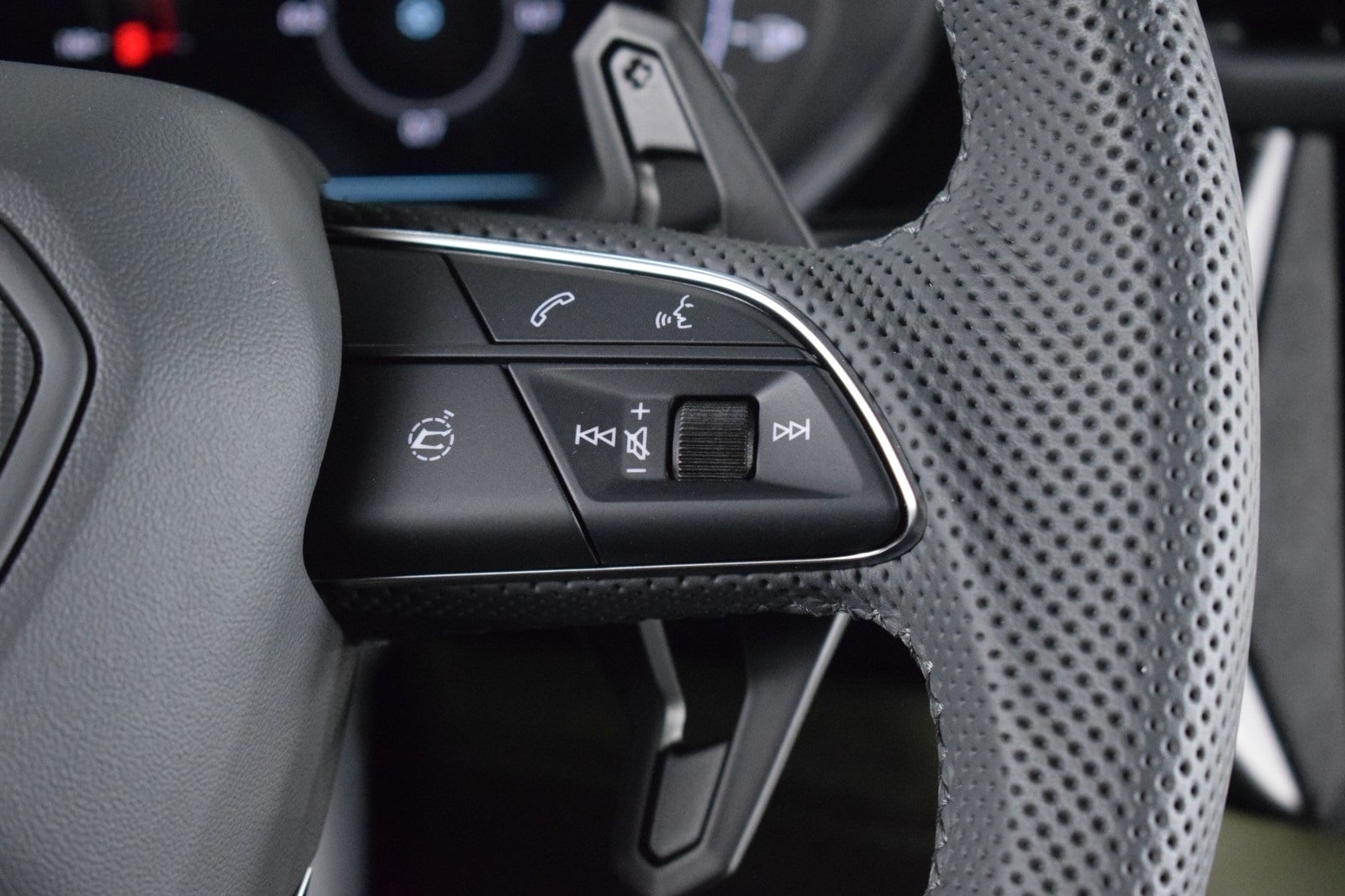 Thumbnail: 2025 Lamborghini Urus - 28