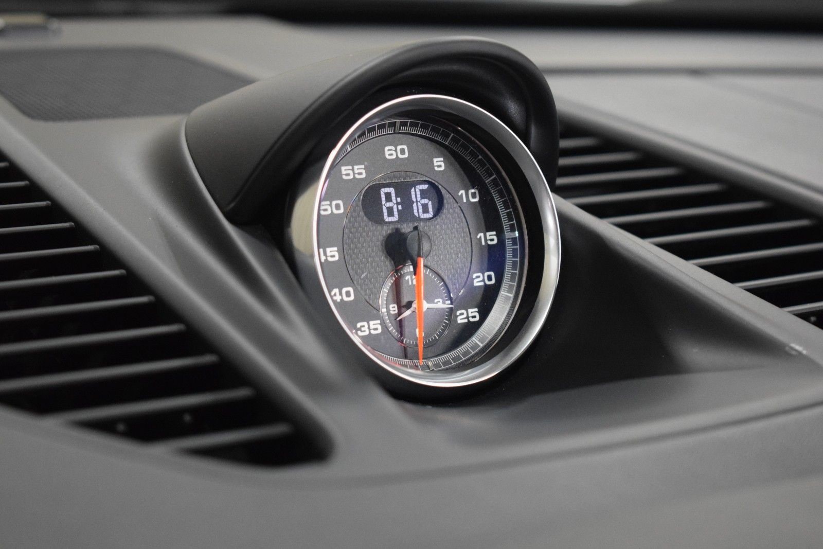 Thumbnail: 2017 Porsche 911 - 29