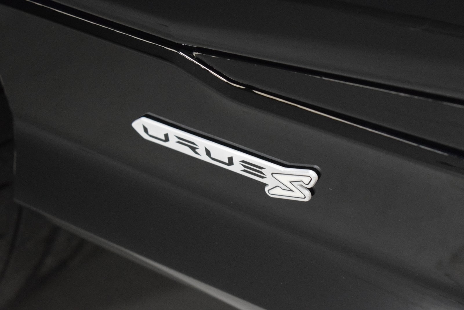 Thumbnail: 2023 Lamborghini Urus - 11