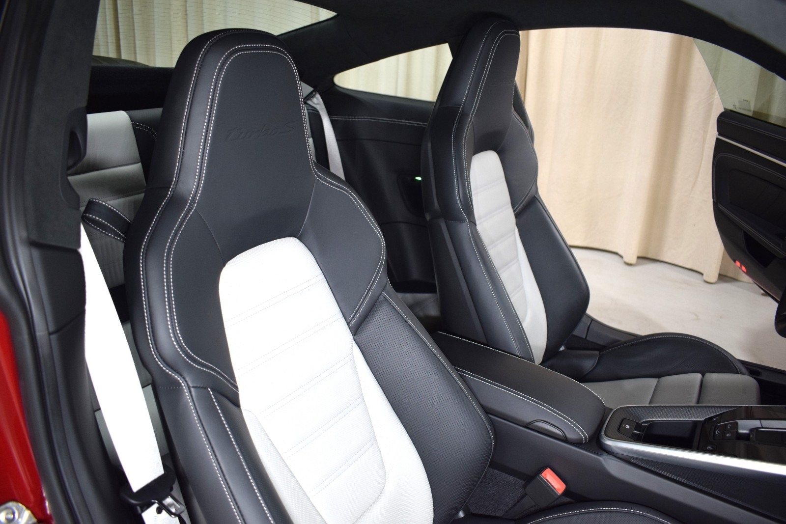Thumbnail: 2022 Porsche 911 - 18