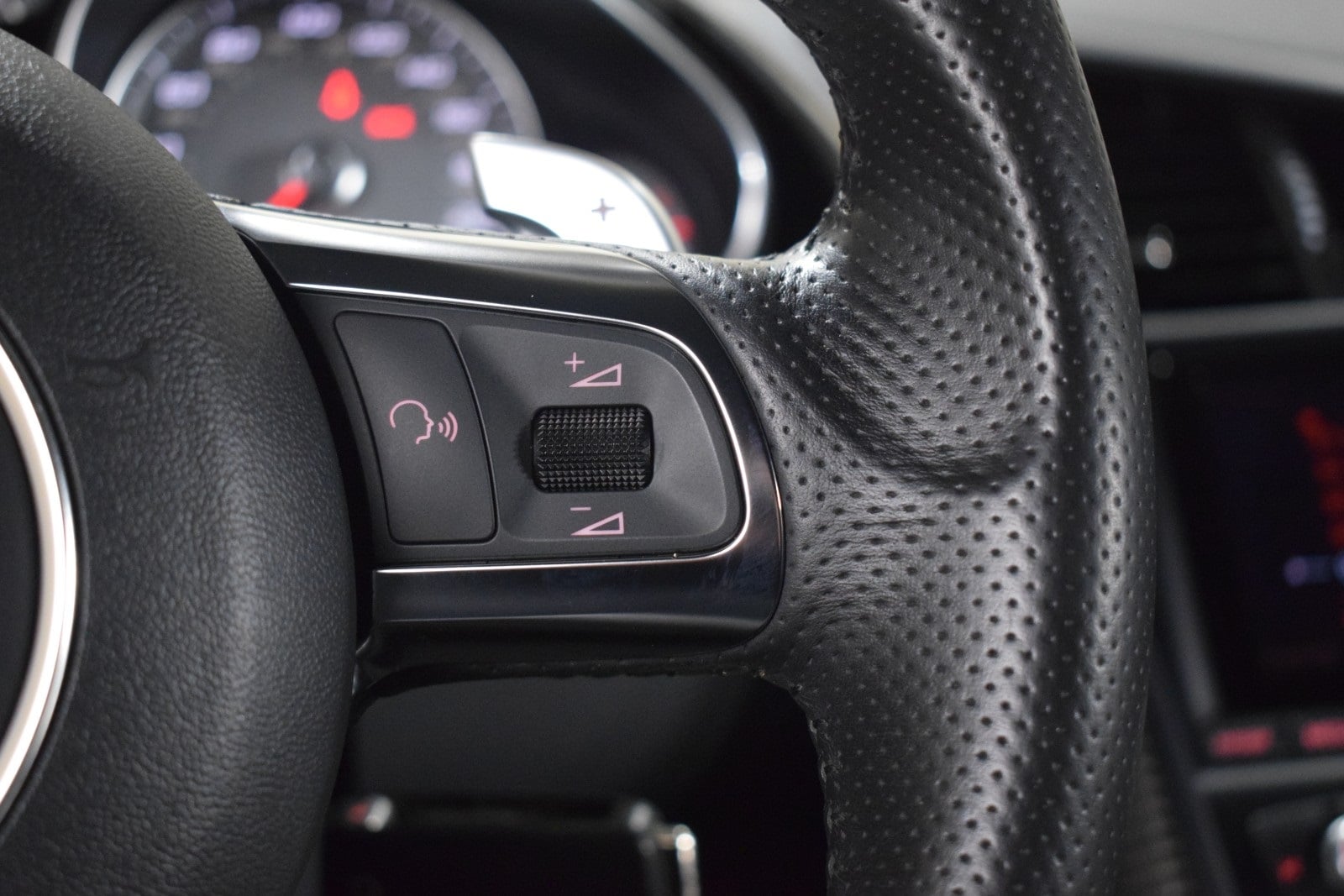 Thumbnail: 2014 Audi R8 - 26