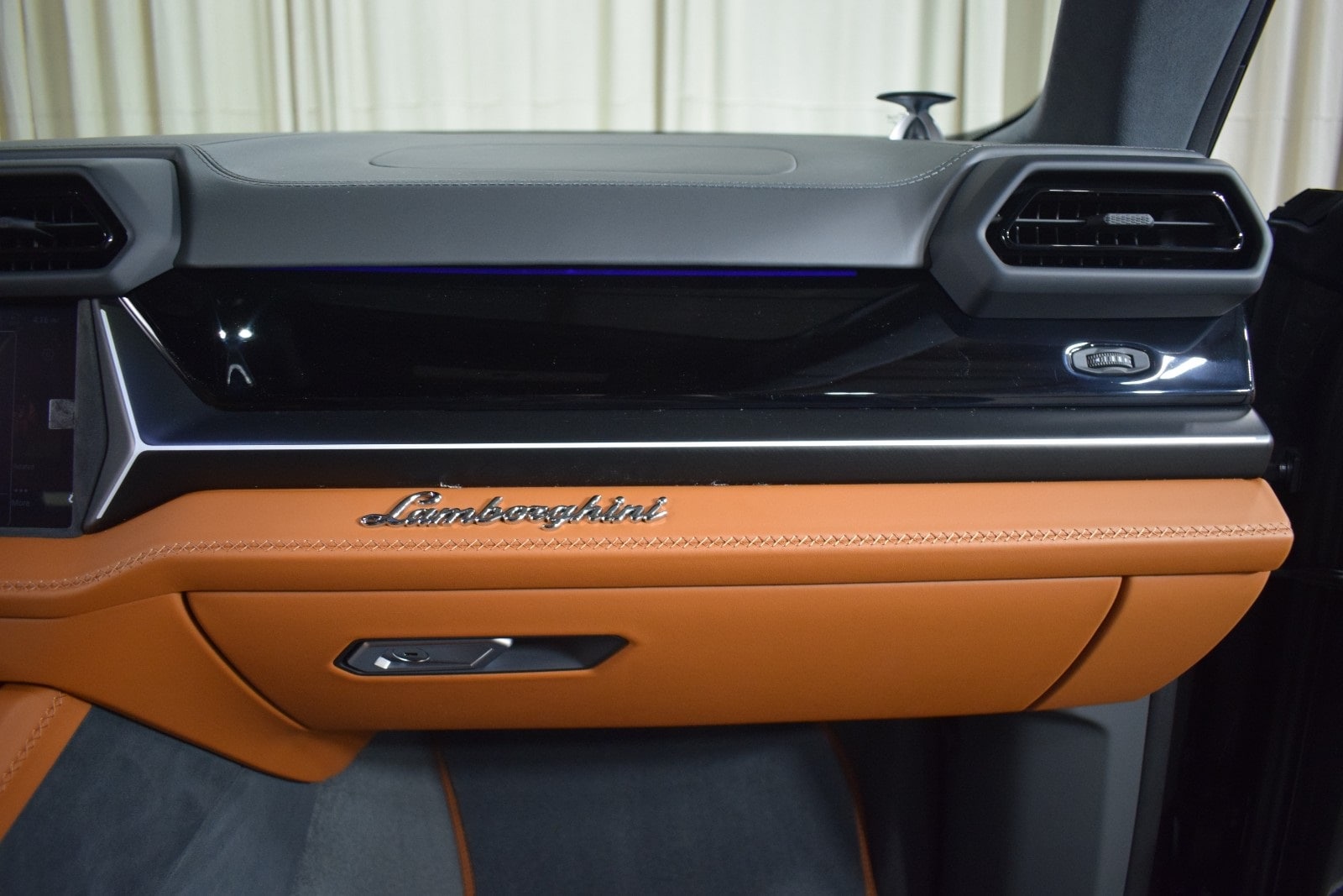 Thumbnail: 2025 Lamborghini Urus - 24