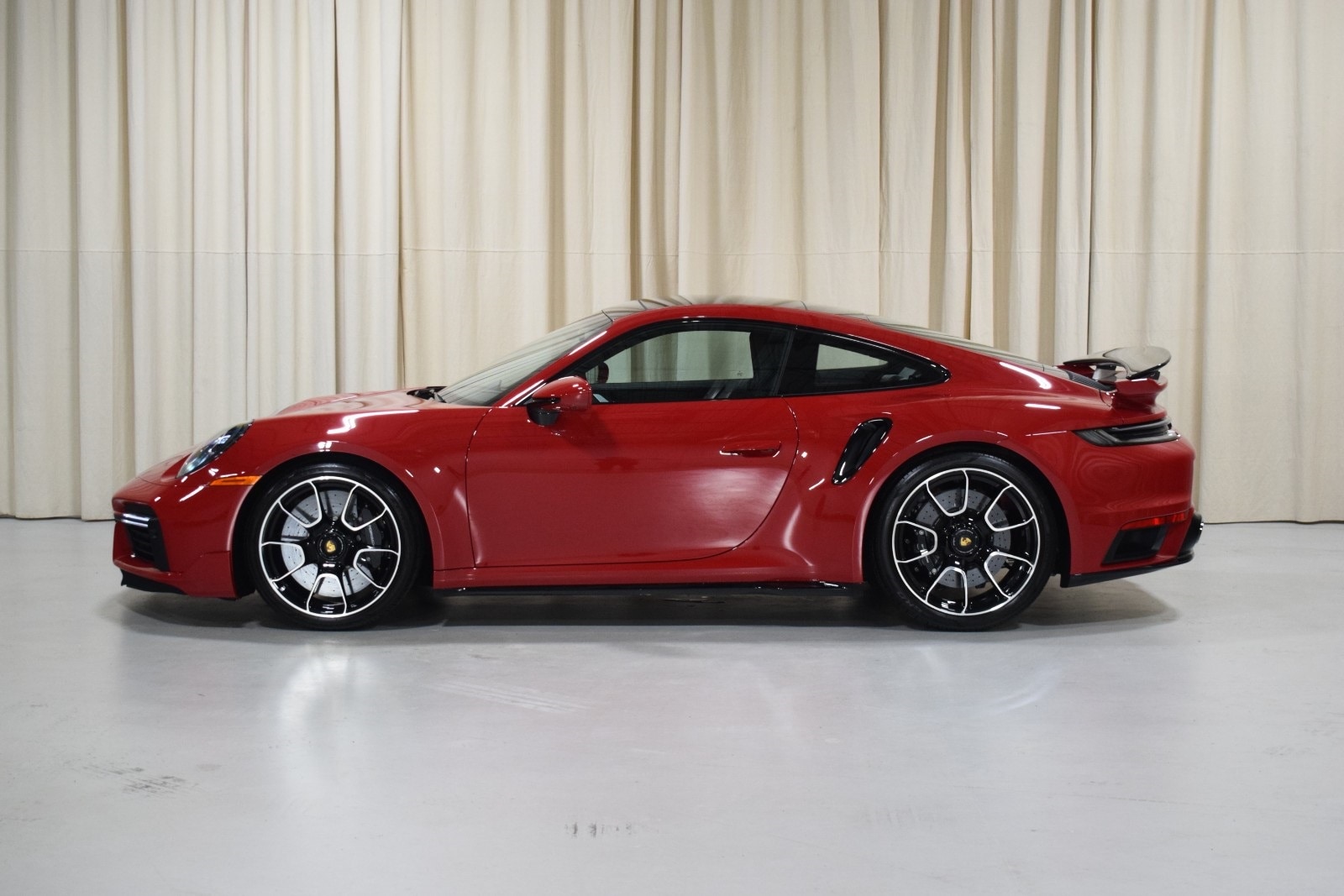Thumbnail: 2022 Porsche 911 - 3