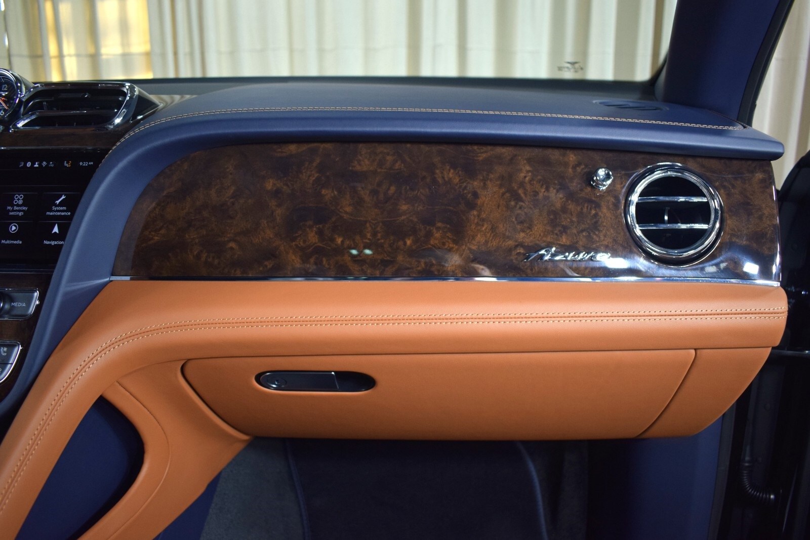 Thumbnail: 2025 Bentley Bentayga - 27