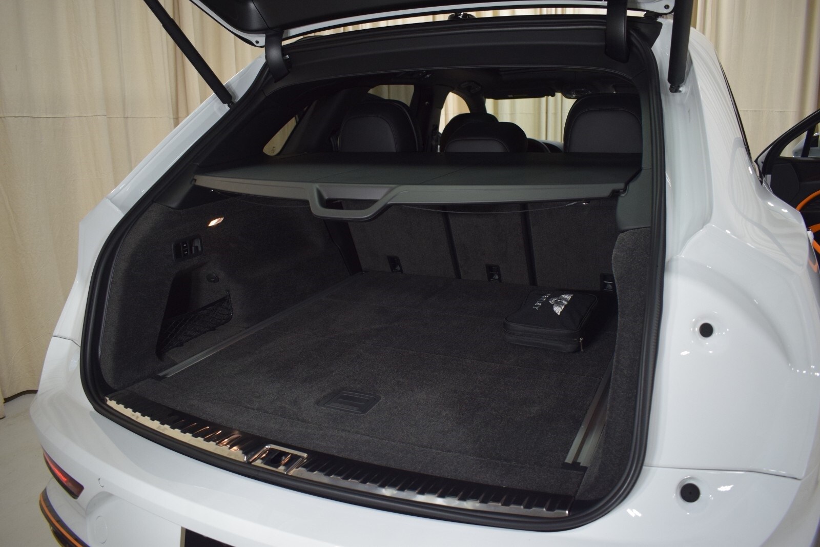 Thumbnail: 2026 Bentley Bentayga - 43