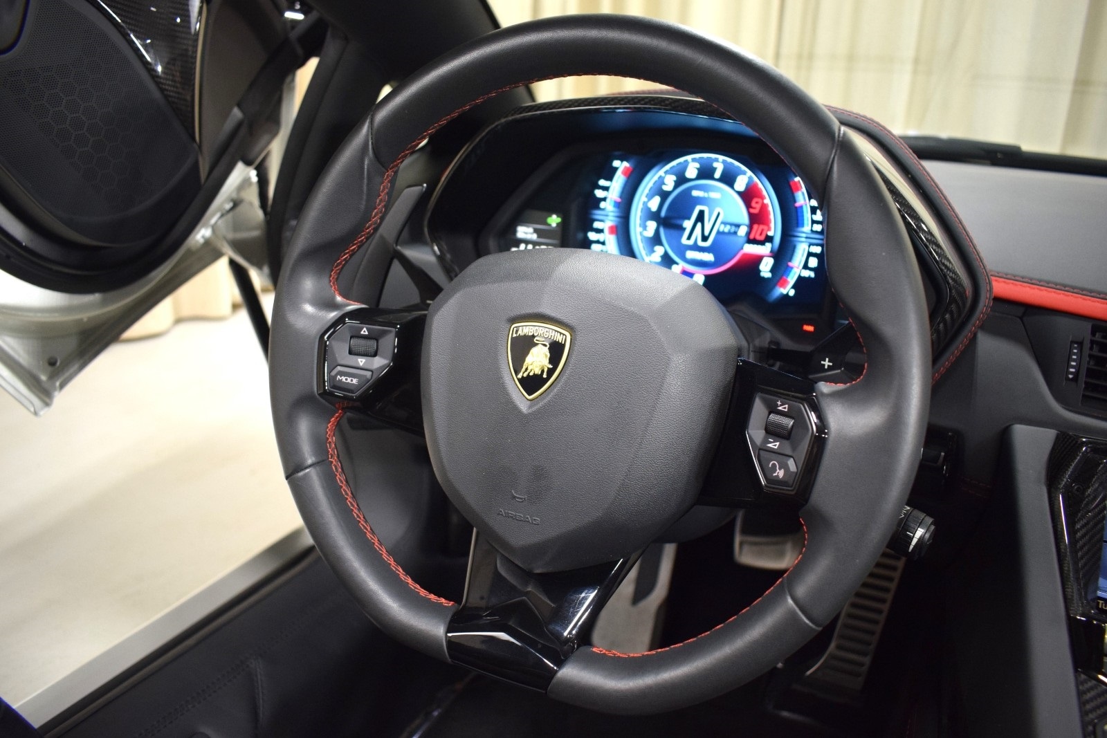 Thumbnail: 2019 Lamborghini Aventador - 26