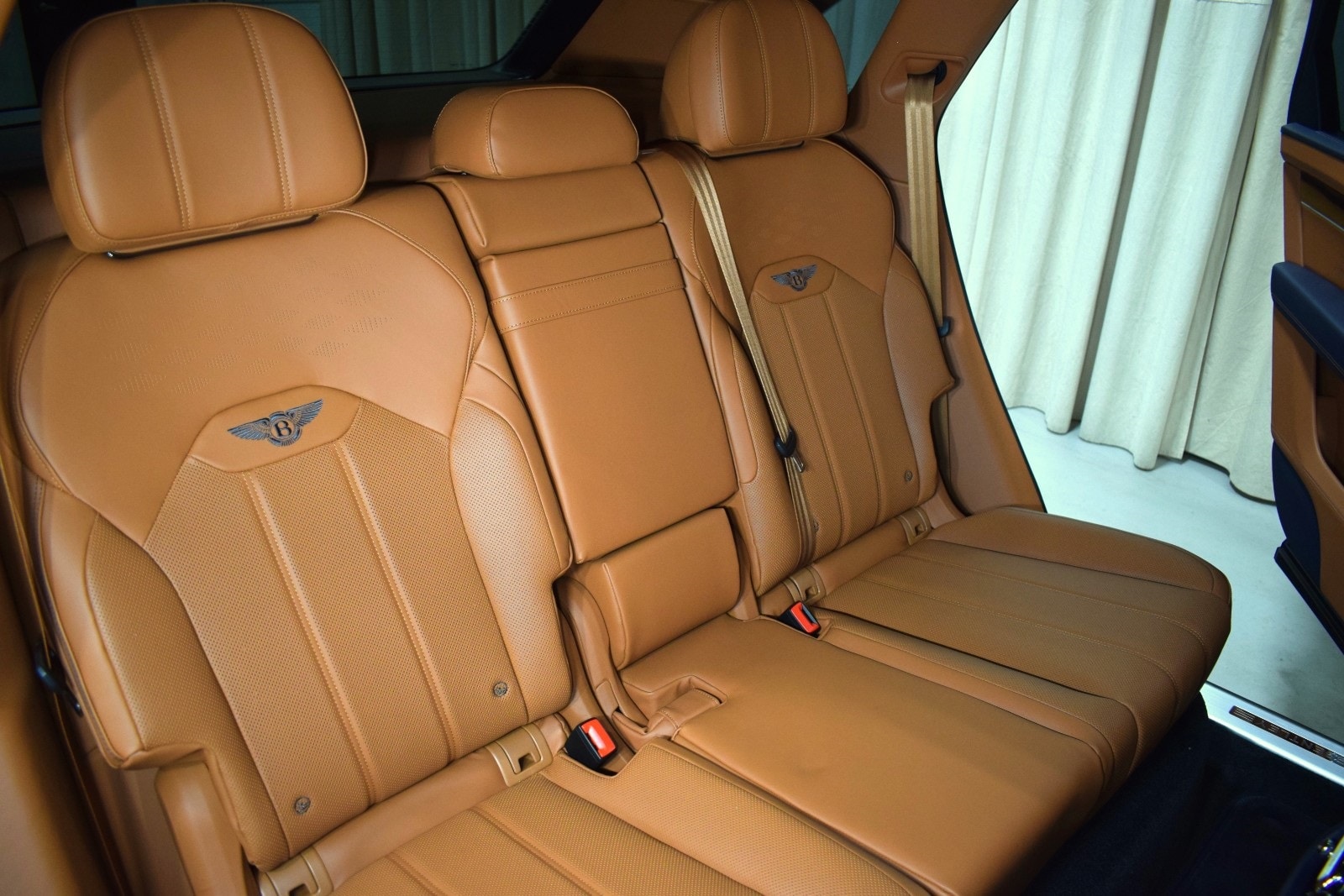 Thumbnail: 2025 Bentley Bentayga - 20