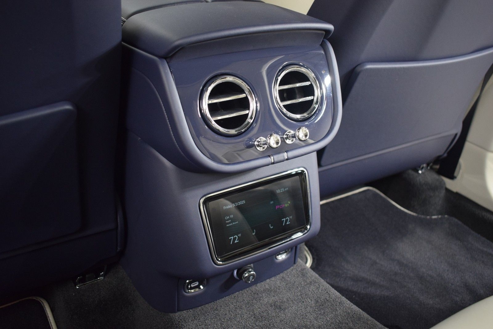 Thumbnail: 2025 Bentley Bentayga - 22