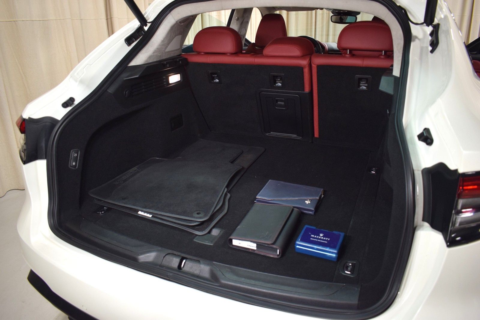 Thumbnail: 2022 Maserati Levante - 42