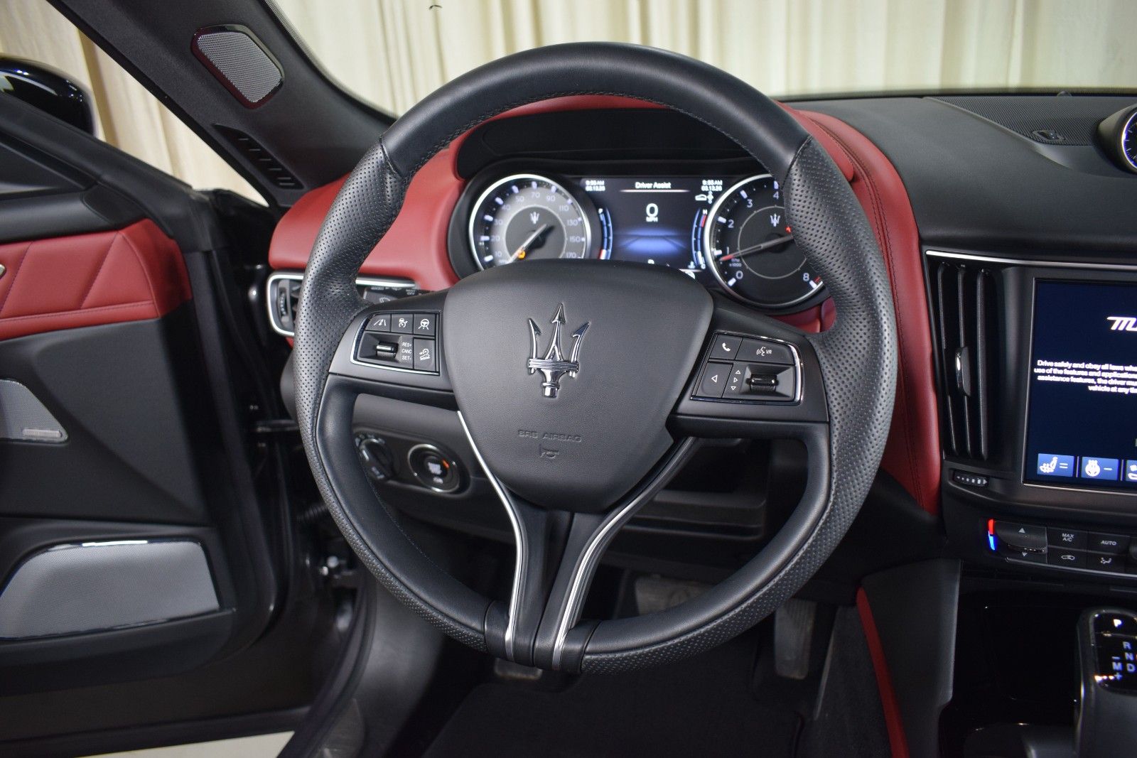 Thumbnail: 2022 Maserati Levante - 26