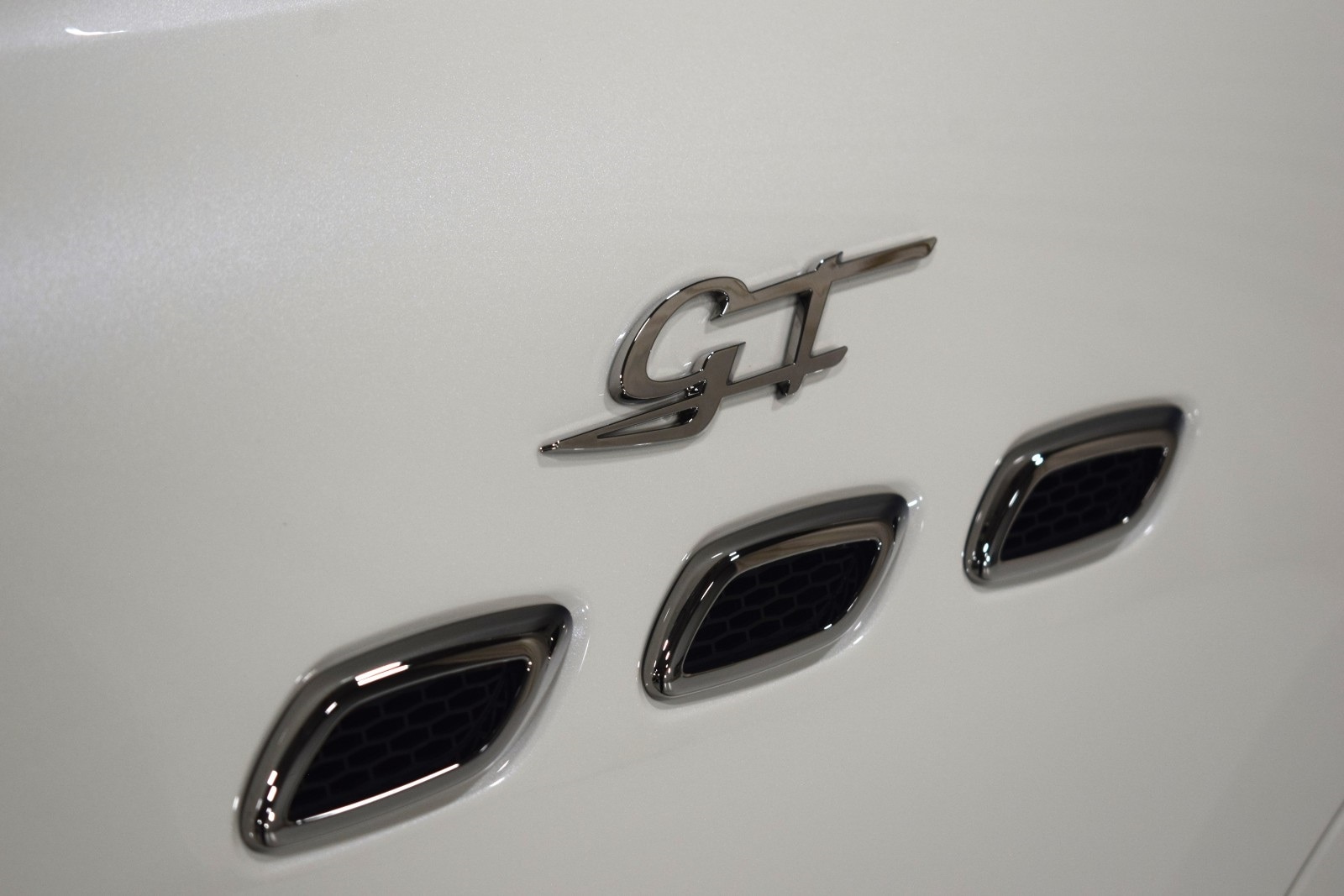 Thumbnail: 2022 Maserati Levante - 14