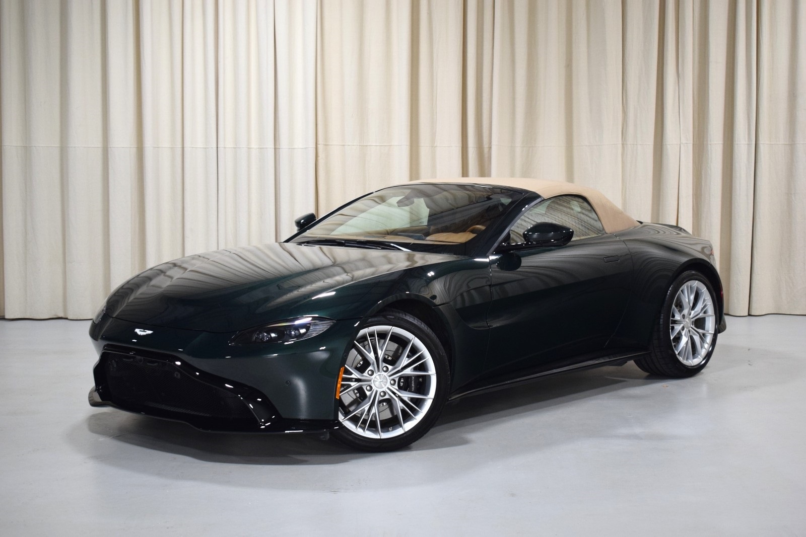 2021 Aston Martin Vantage  Hero Image