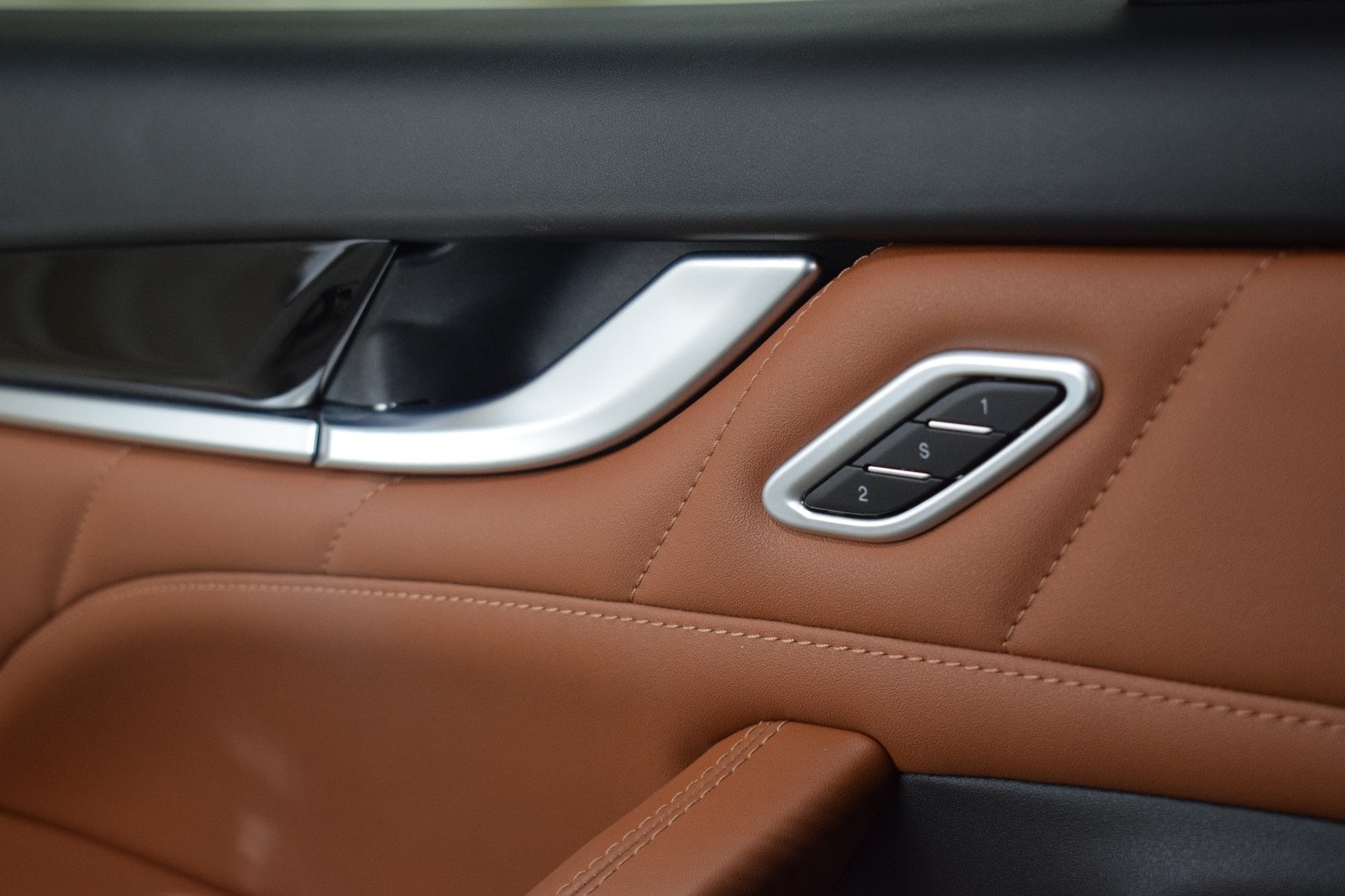 Thumbnail: 2022 Maserati Levante - 40