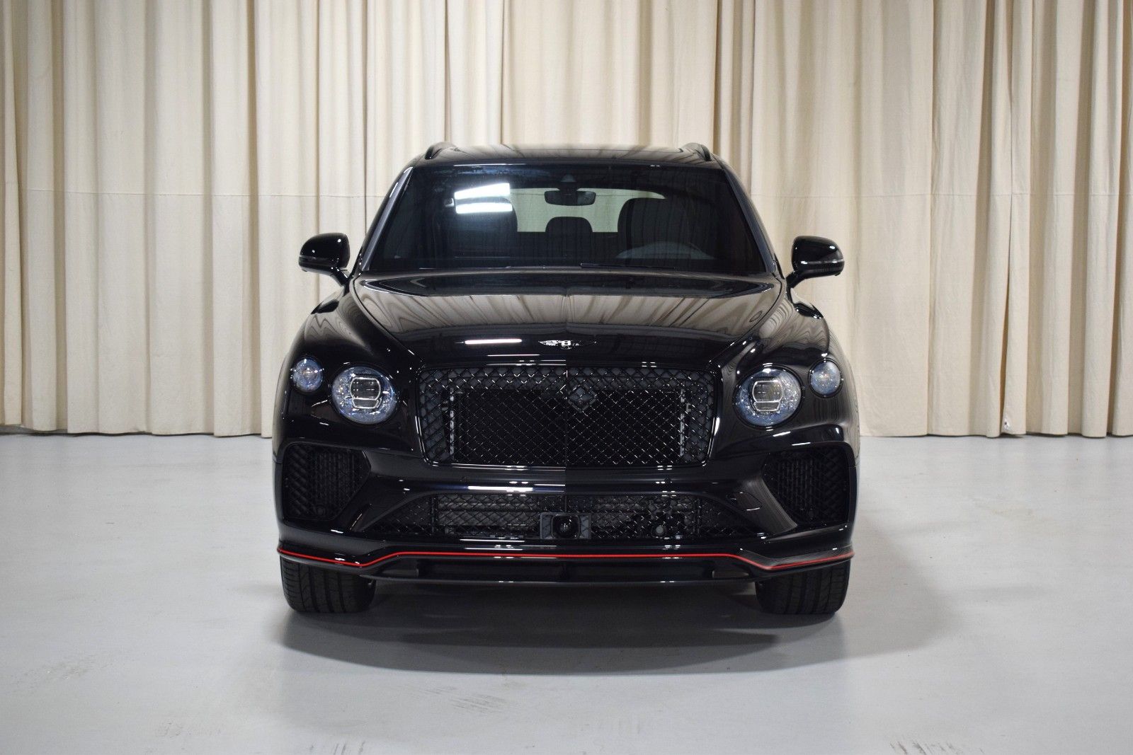 Thumbnail: 2025 Bentley Bentayga - 11