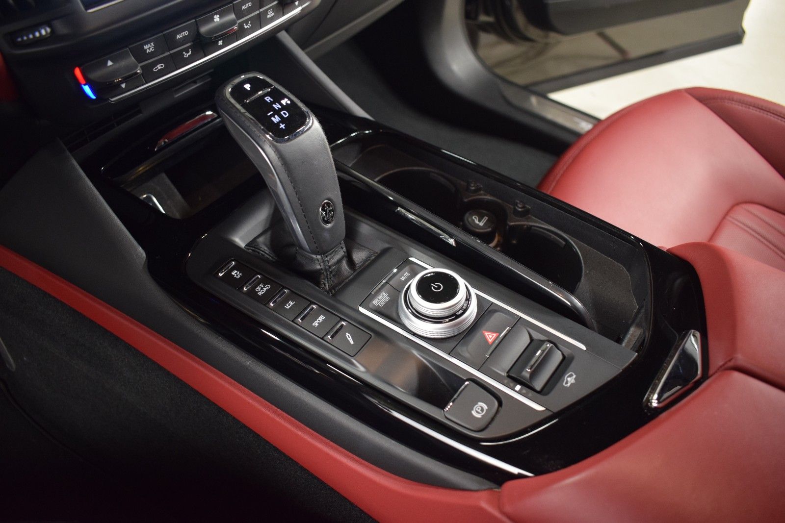 Thumbnail: 2022 Maserati Levante - 34