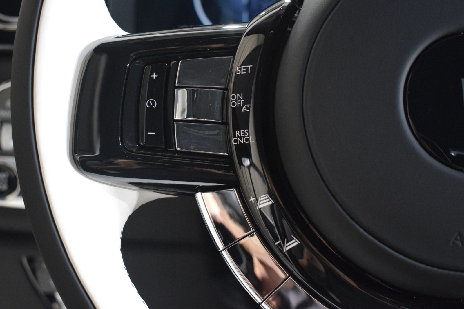 Thumbnail: 2026 Rolls-Royce Cullinan - 30