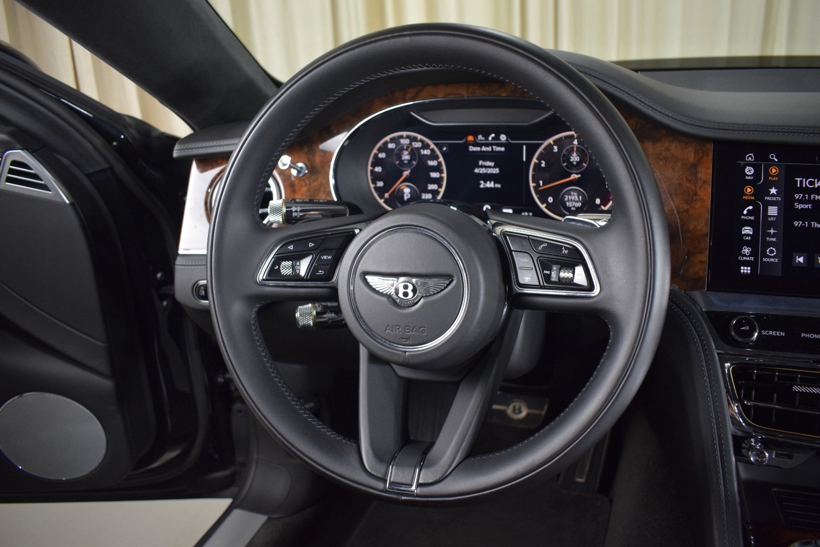 Thumbnail: 2023 Bentley Flying Spur - 4