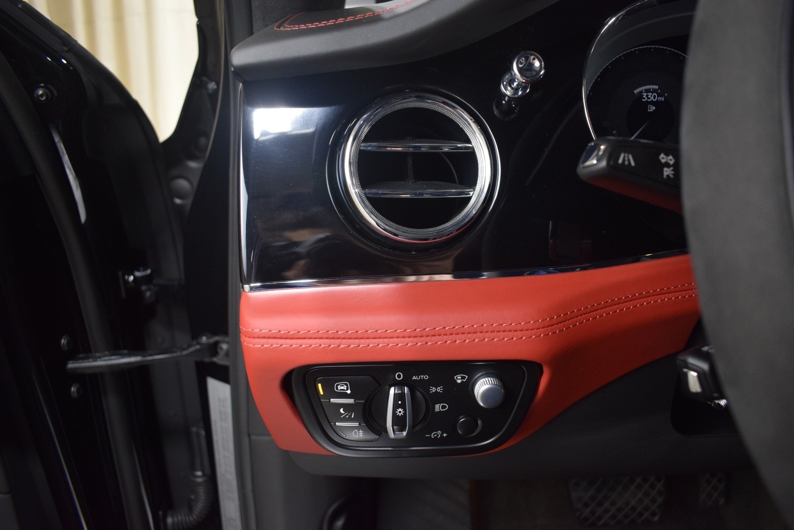 Thumbnail: 2022 Bentley Bentayga - 30