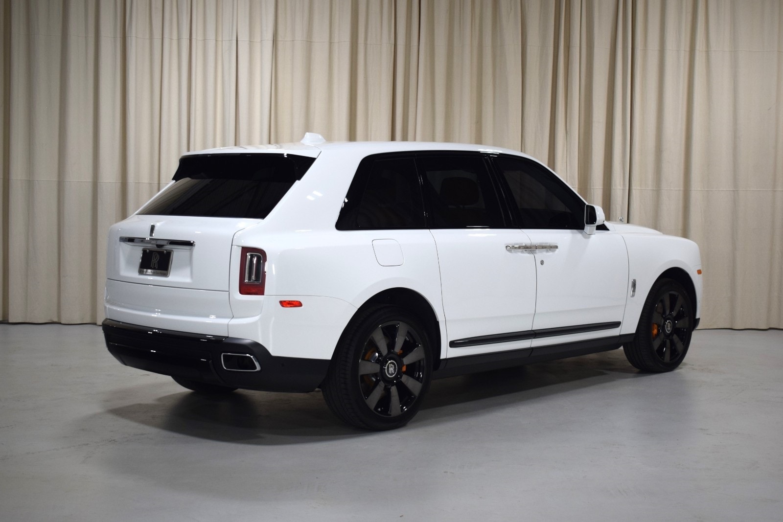 Thumbnail: 2023 Rolls-Royce Cullinan - 2