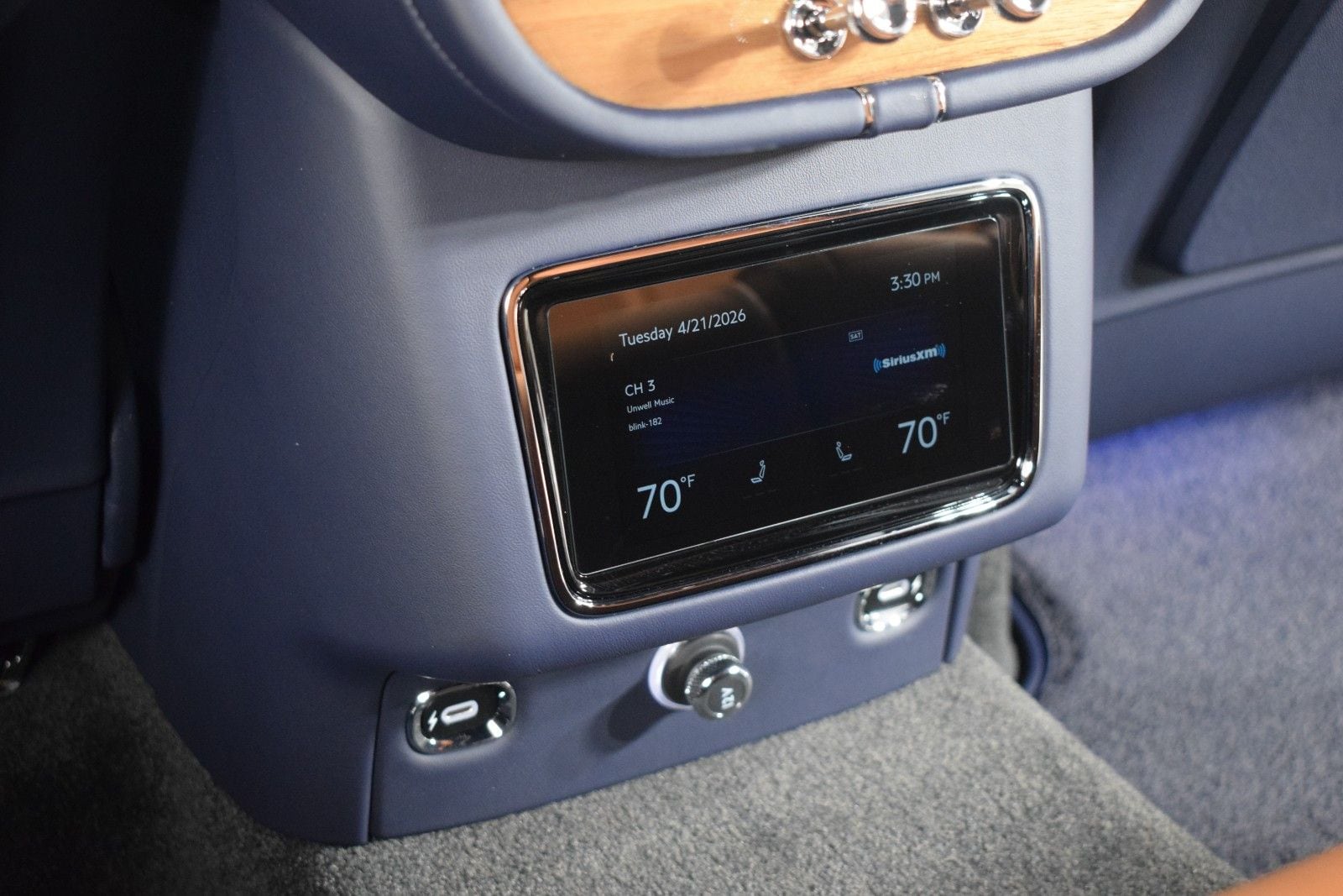 Thumbnail: 2026 Bentley Bentayga - 23