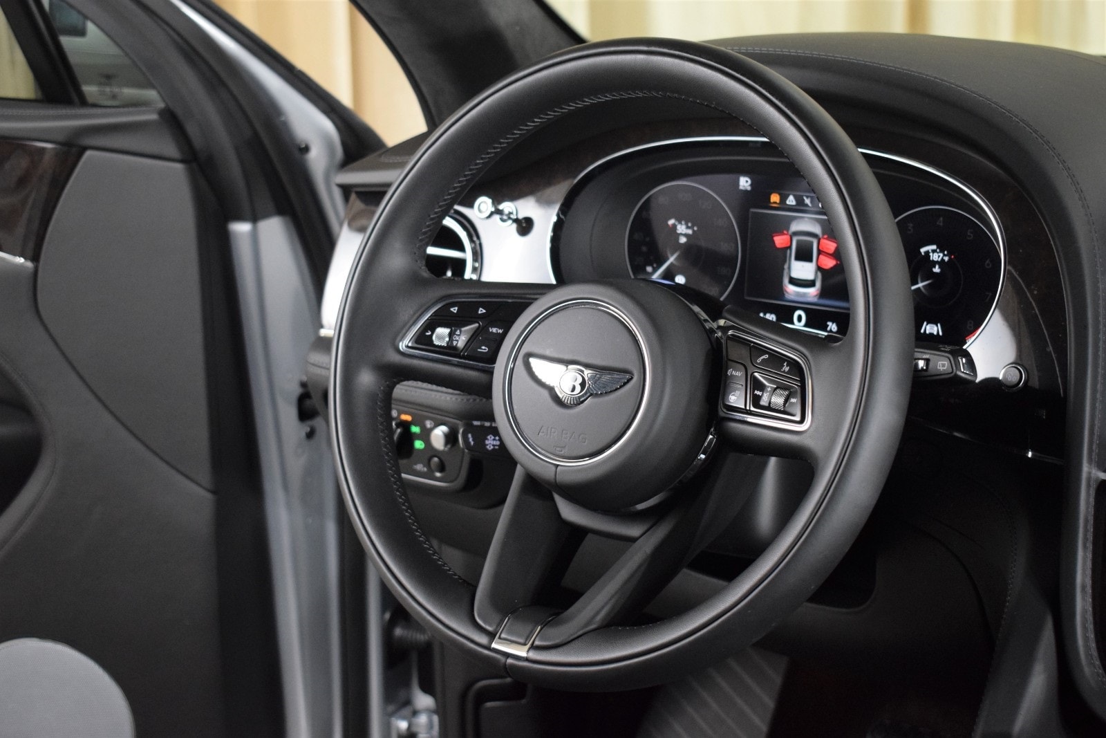 2021 Bentley Bentayga  4