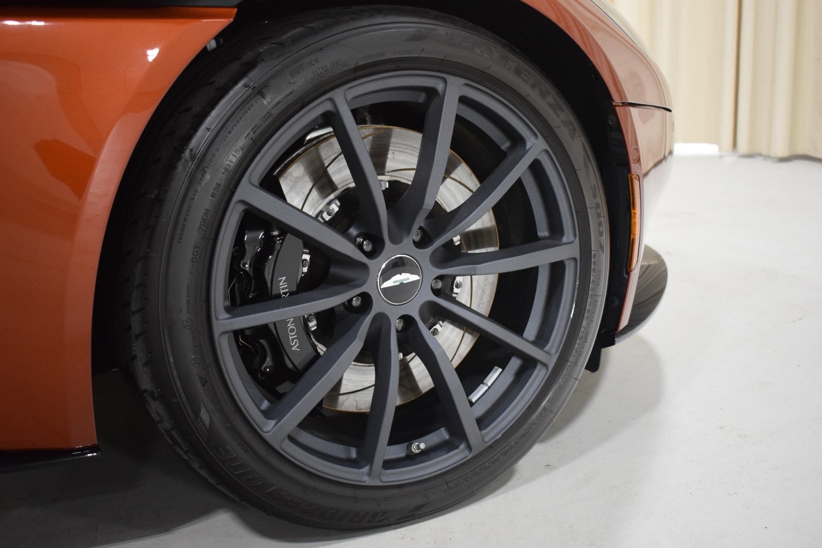 Thumbnail: 2020 Aston Martin DB11 - 16