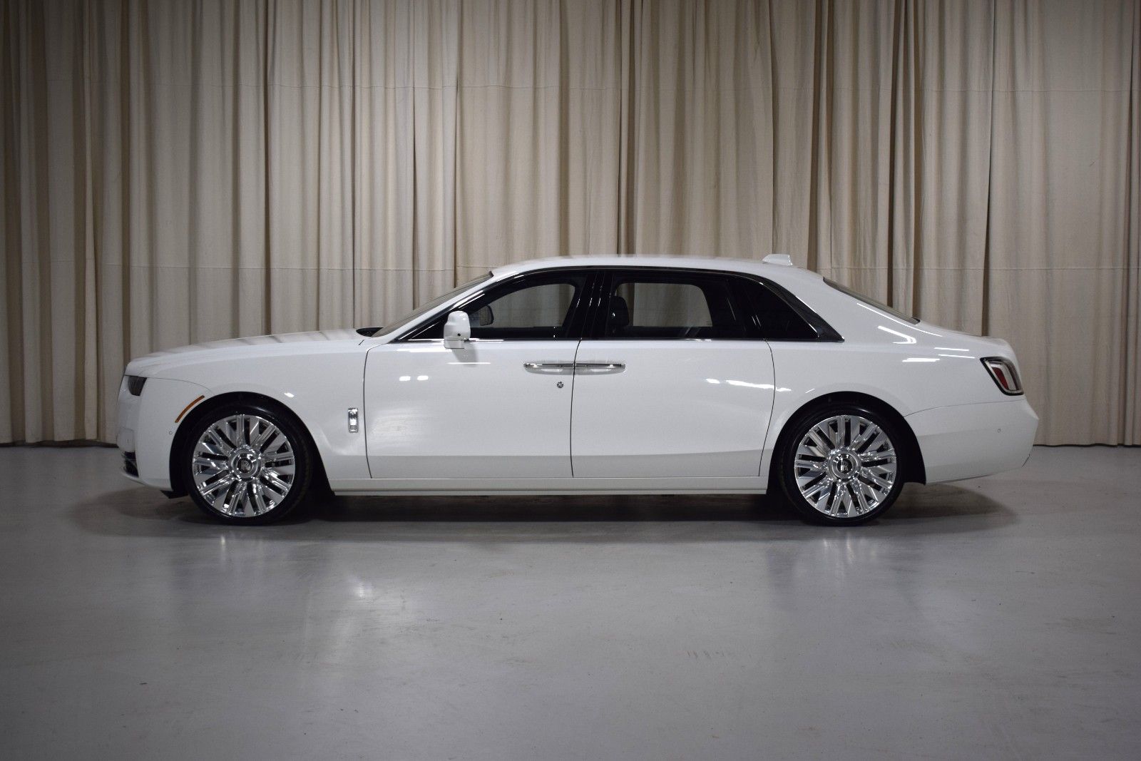 Thumbnail: 2026 Rolls-Royce Ghost - 3