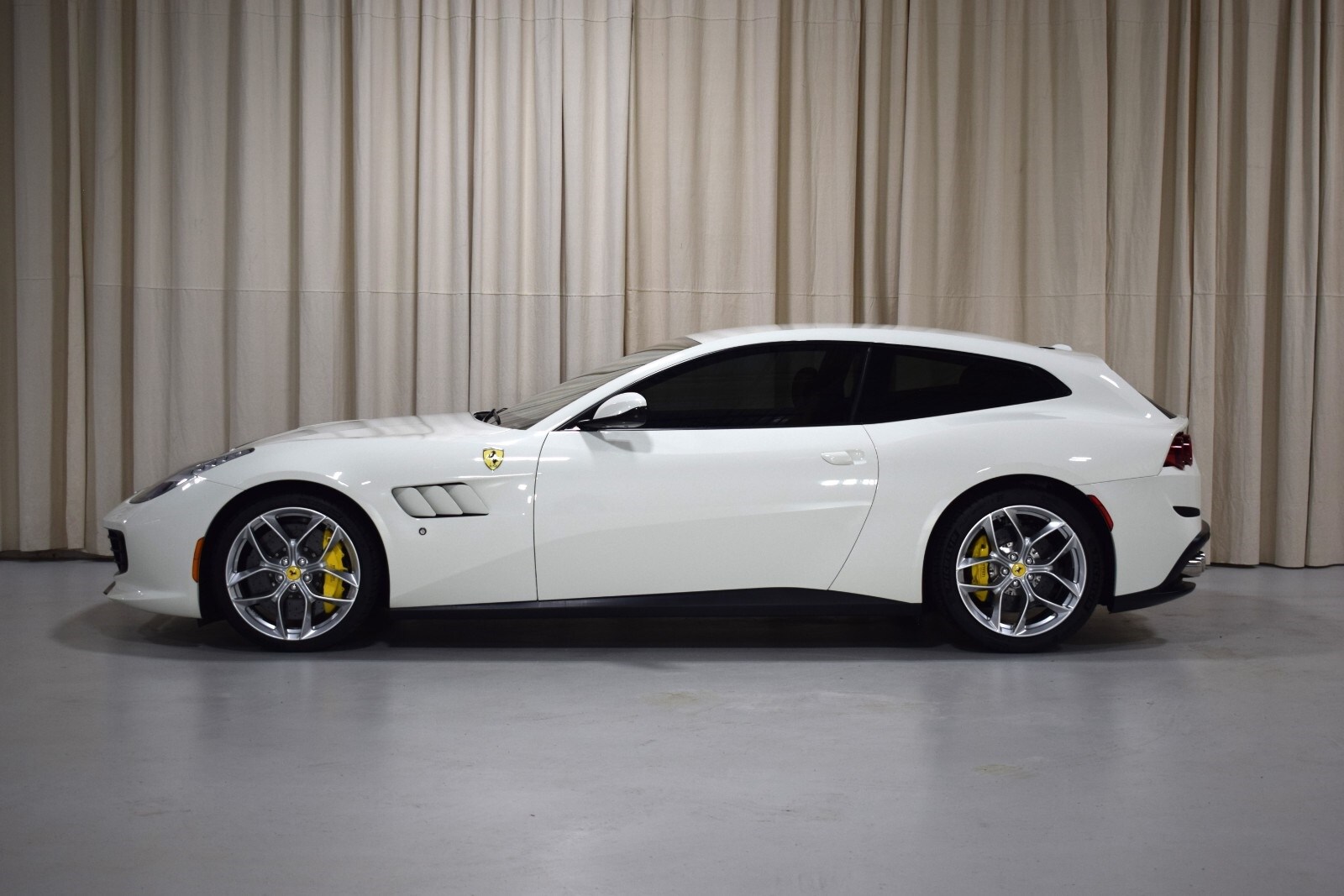 2018 Ferrari GTC4Lusso T photo 3