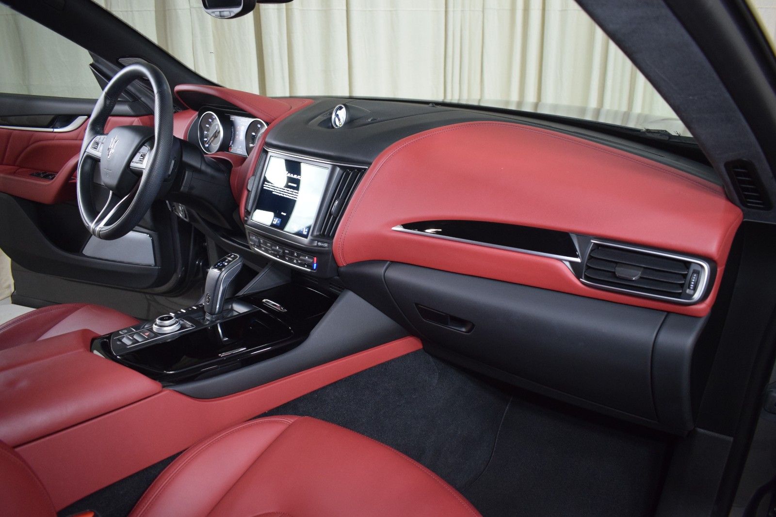 Thumbnail: 2022 Maserati Levante - 24