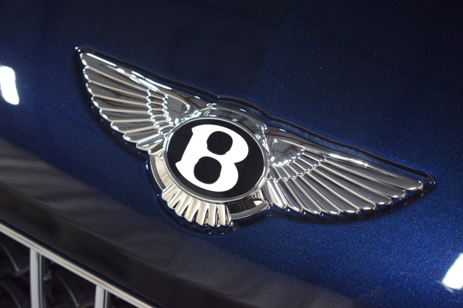 Thumbnail: 2025 Bentley Bentayga - 9