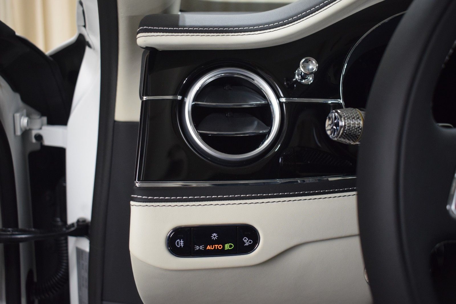 Thumbnail: 2025 Bentley Flying Spur - 28